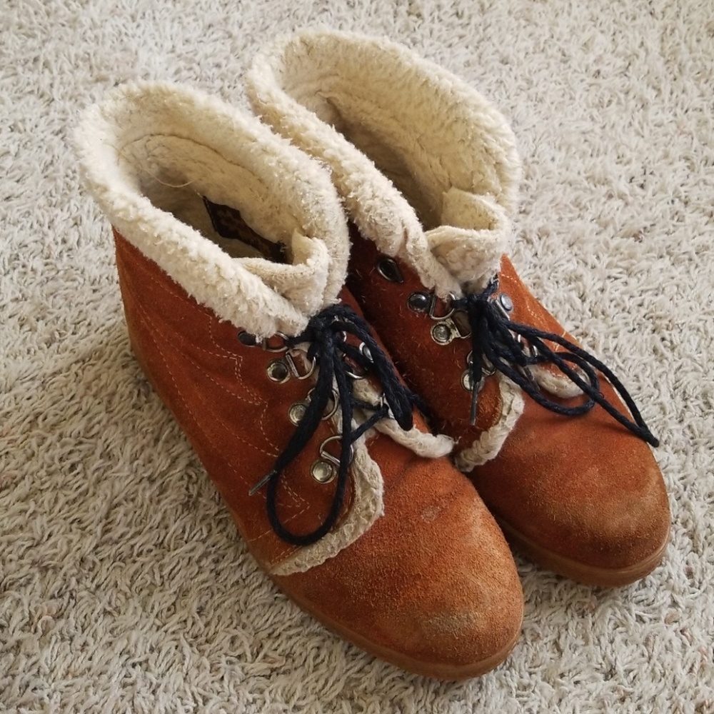 Vintage suede leather boots shearling